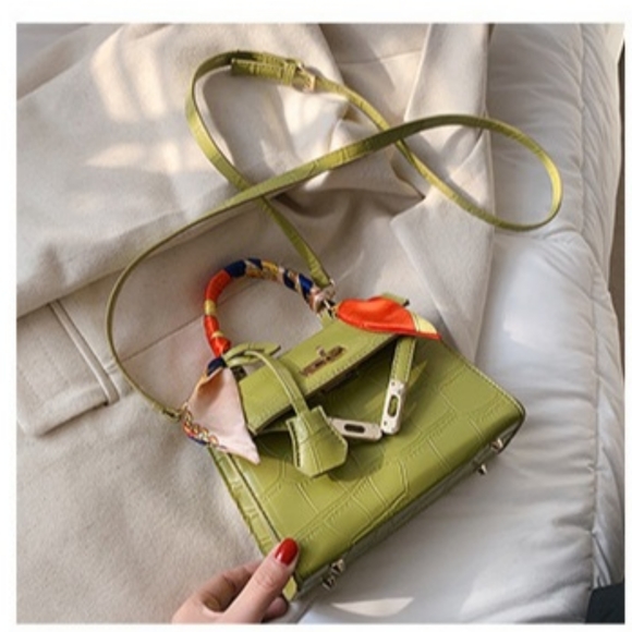 Chic Faux Leather Croc Embossed Mini Handbag Gold Tone Hardware - Picture 9 of 12